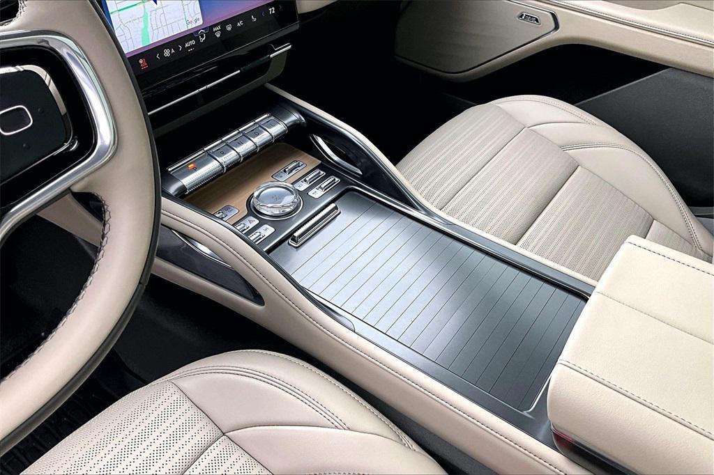 used 2025 Lincoln Nautilus car, priced at $60,302