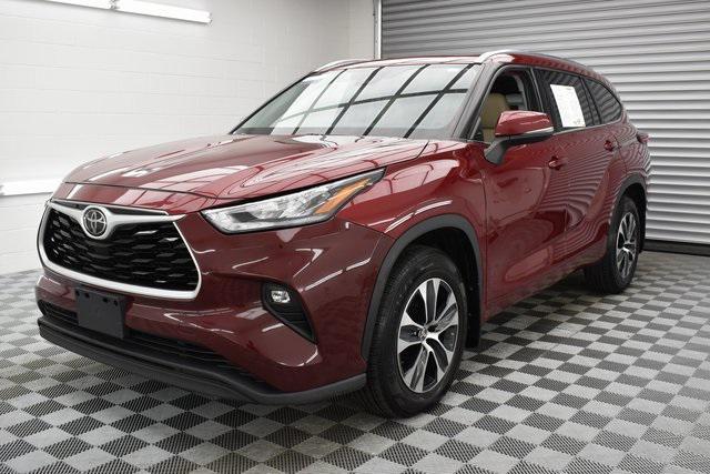 used 2020 Toyota Highlander car, priced at $26,813