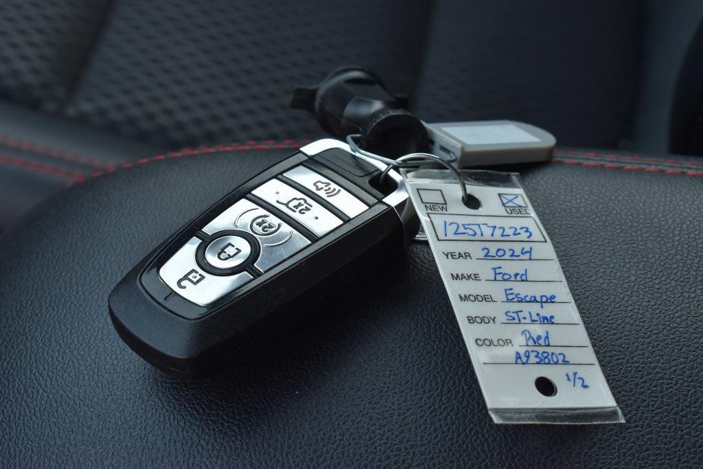used 2024 Ford Escape car, priced at $25,999