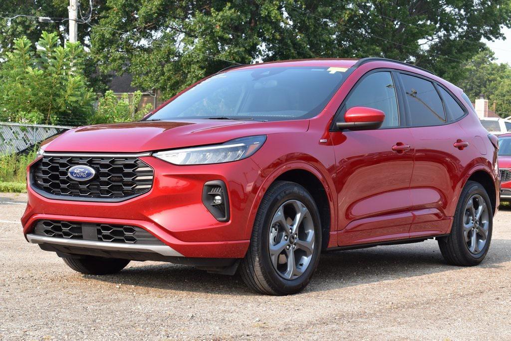 used 2024 Ford Escape car, priced at $25,999