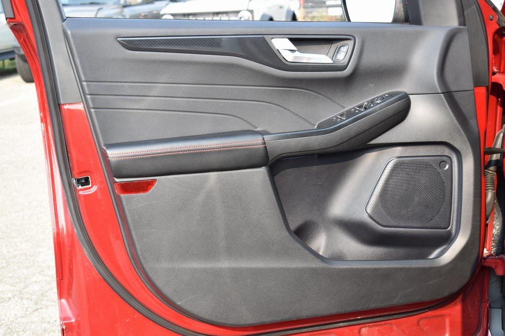 used 2024 Ford Escape car, priced at $25,999