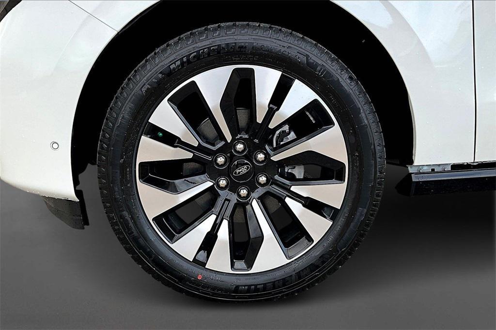 new 2025 Ford Expedition car, priced at $79,741