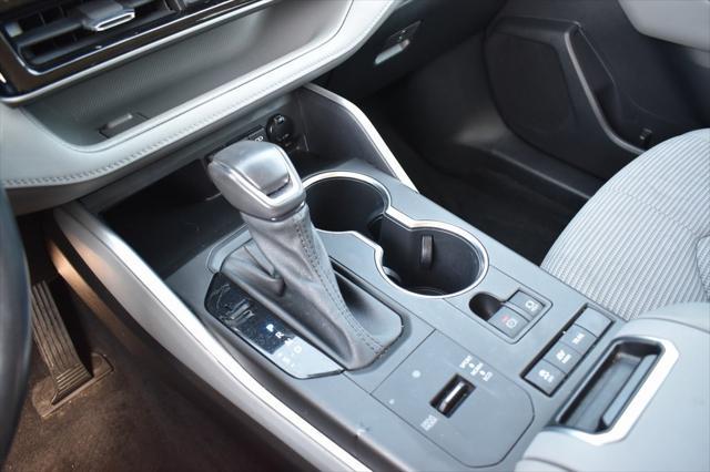 used 2021 Toyota Highlander Hybrid car, priced at $33,059