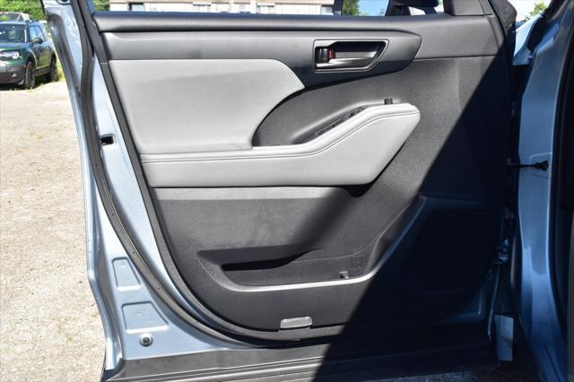 used 2021 Toyota Highlander Hybrid car, priced at $33,059