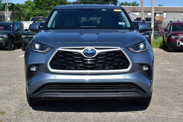 used 2021 Toyota Highlander Hybrid car, priced at $33,059