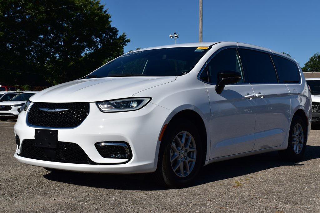 used 2025 Chrysler Pacifica car, priced at $37,083