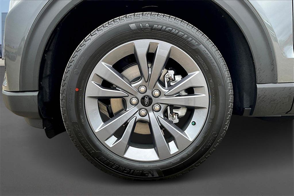 new 2025 Ford Explorer car, priced at $45,312