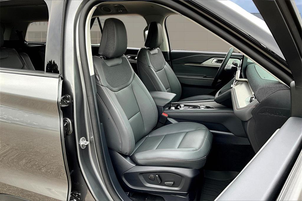 new 2025 Ford Explorer car, priced at $45,312