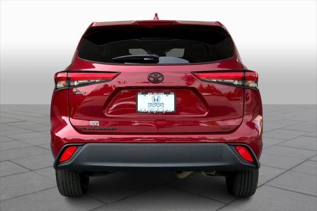 used 2023 Toyota Highlander car, priced at $36,636