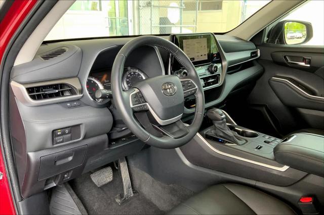 used 2023 Toyota Highlander car, priced at $36,636