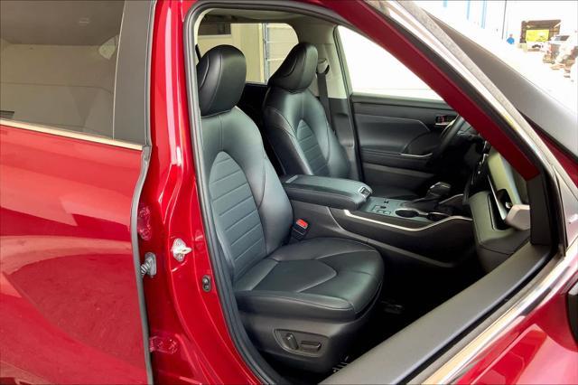used 2023 Toyota Highlander car, priced at $36,636