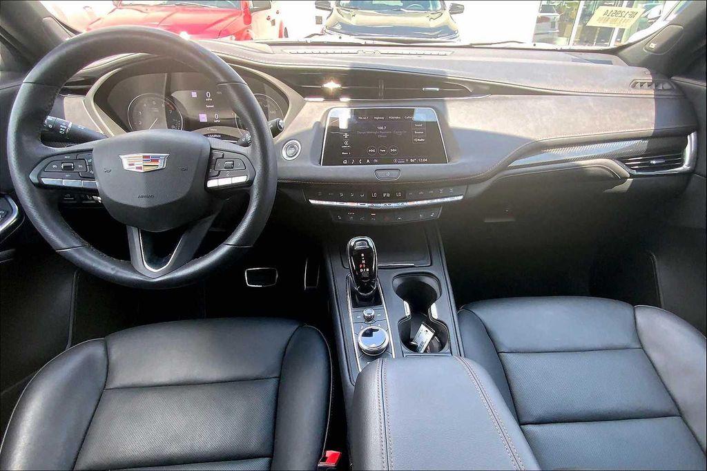 used 2022 Cadillac XT4 car, priced at $30,500