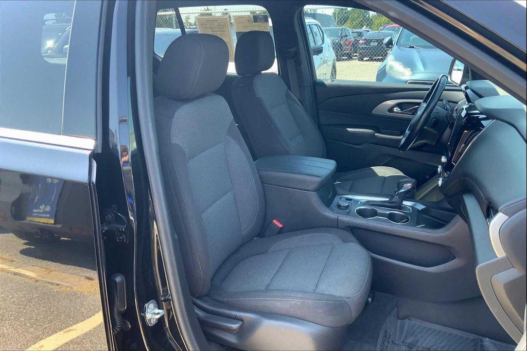 used 2022 Chevrolet Traverse car, priced at $24,200
