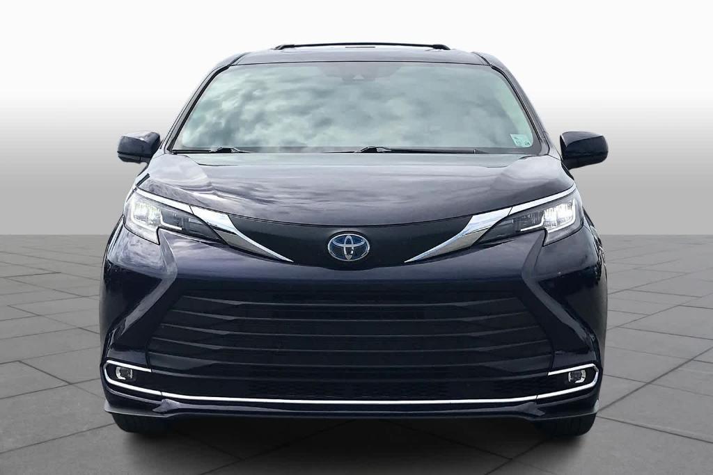 used 2021 Toyota Sienna car, priced at $39,900