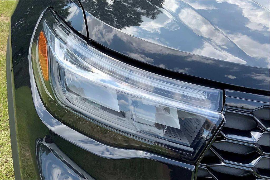 new 2025 Ford Explorer car, priced at $45,621
