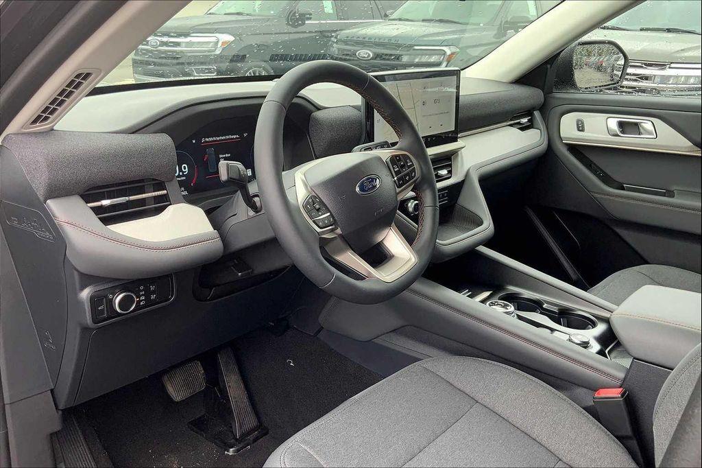 new 2025 Ford Explorer car, priced at $40,029