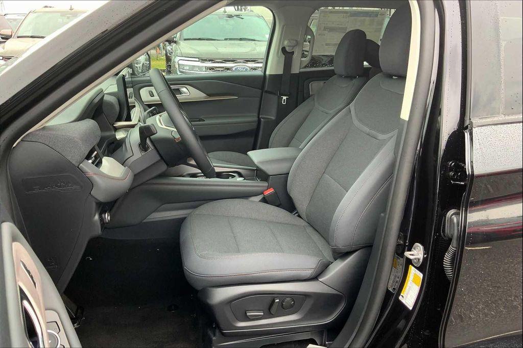 new 2025 Ford Explorer car, priced at $40,029