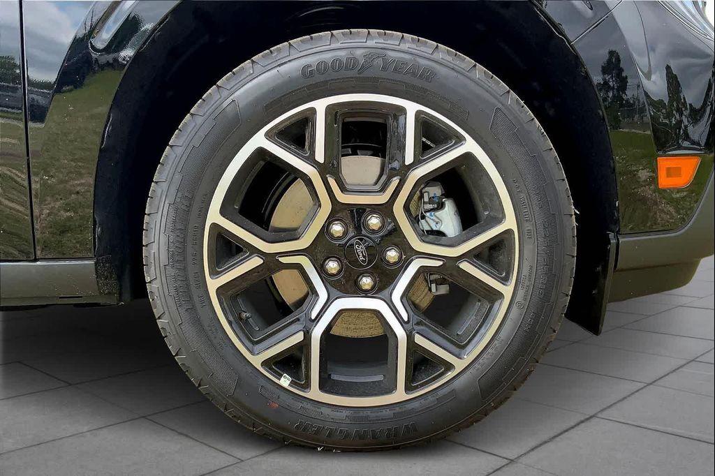 new 2025 Ford Maverick car, priced at $38,006
