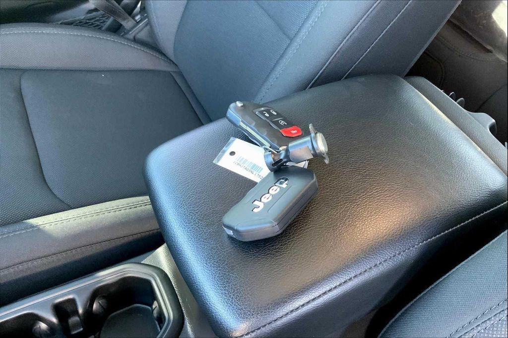 used 2022 Jeep Gladiator car, priced at $37,589