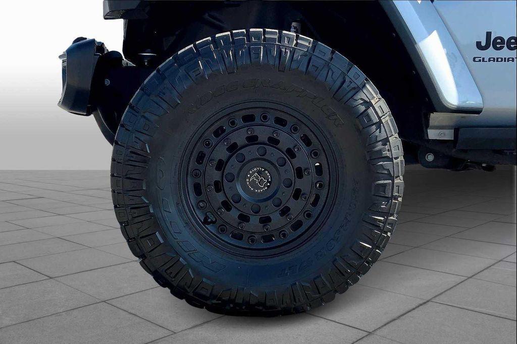 used 2022 Jeep Gladiator car, priced at $37,589