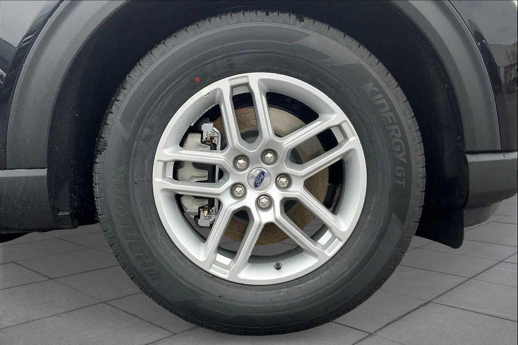 new 2025 Ford Explorer car, priced at $39,653