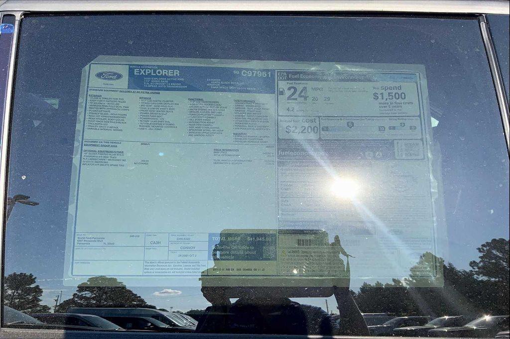 new 2025 Ford Explorer car, priced at $39,653