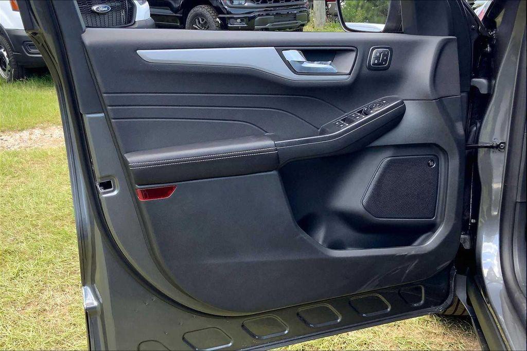 new 2025 Ford Escape PHEV car, priced at $40,727