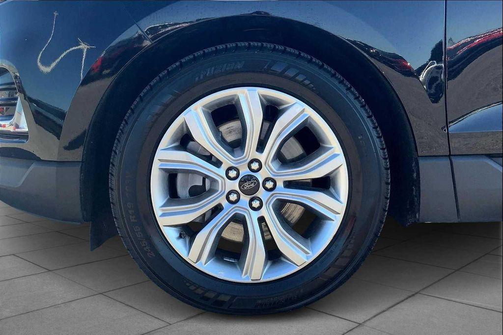 used 2024 Ford Edge car, priced at $26,900