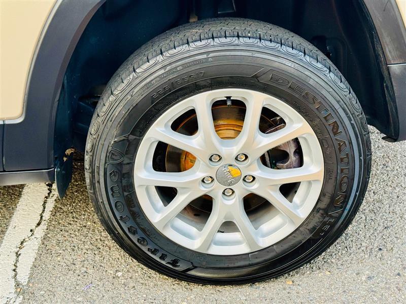 used 2015 Jeep Cherokee car, priced at $14,995