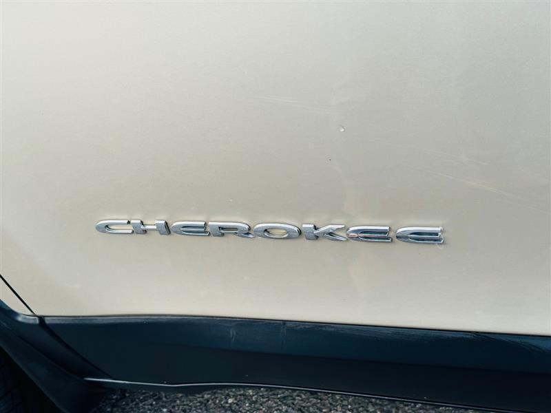 used 2015 Jeep Cherokee car, priced at $14,995