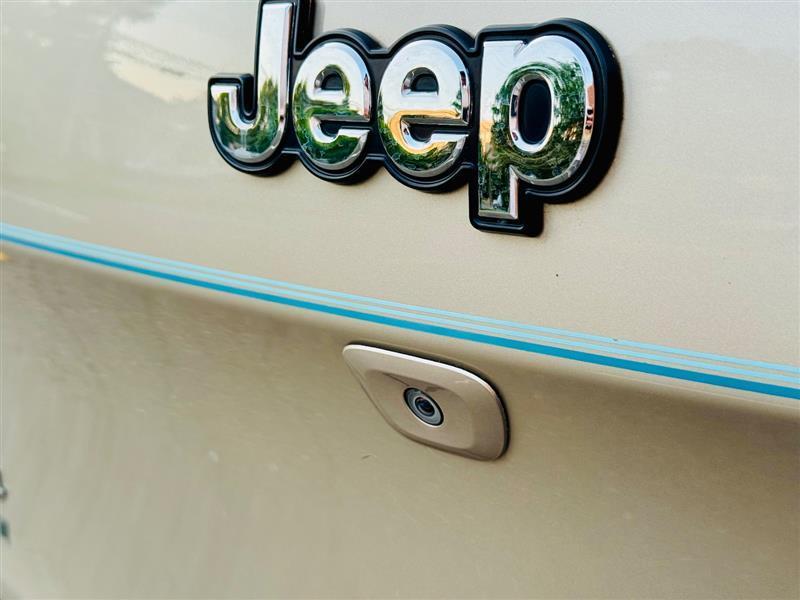 used 2015 Jeep Cherokee car, priced at $14,995