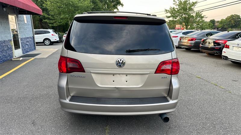 used 2009 Volkswagen Routan car, priced at $5,995