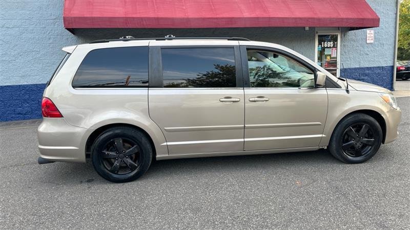 used 2009 Volkswagen Routan car, priced at $5,995