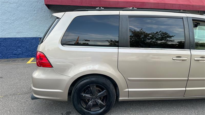 used 2009 Volkswagen Routan car, priced at $5,995