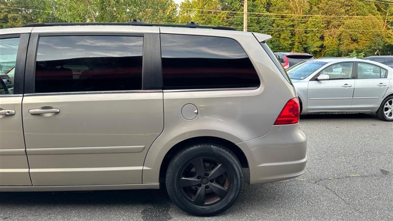 used 2009 Volkswagen Routan car, priced at $5,995