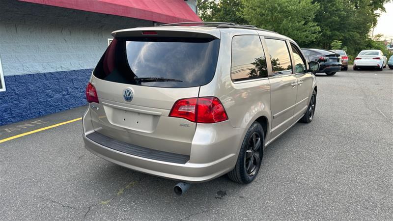 used 2009 Volkswagen Routan car, priced at $5,995