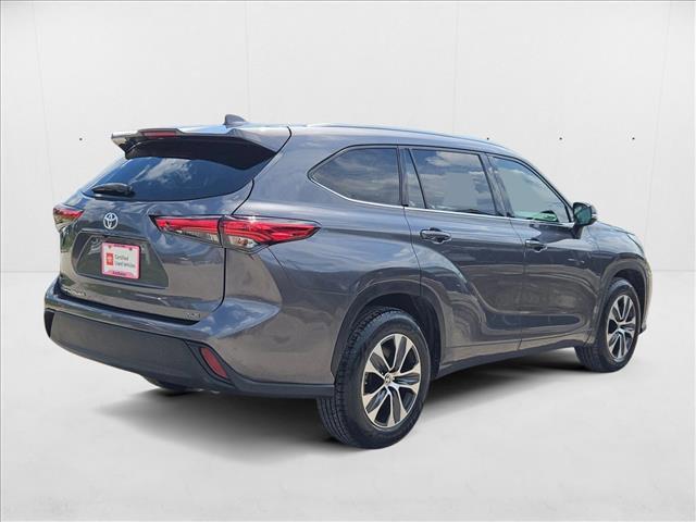 used 2020 Toyota Highlander car, priced at $27,740
