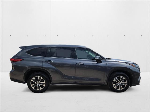 used 2020 Toyota Highlander car, priced at $27,740
