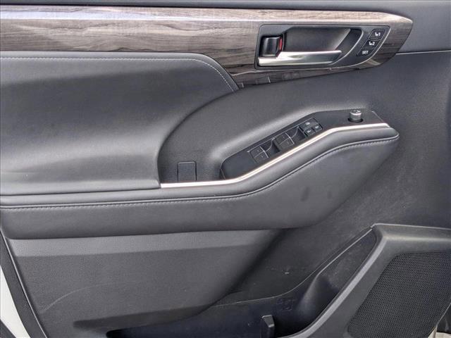 used 2021 Toyota Highlander Hybrid car, priced at $35,612
