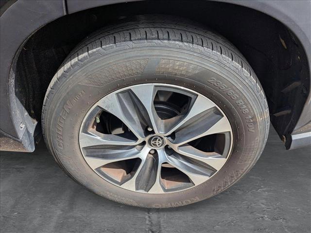 used 2021 Toyota Highlander car, priced at $29,997