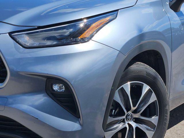 used 2023 Toyota Highlander car, priced at $33,198