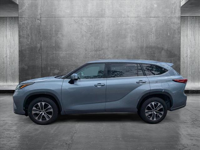 used 2023 Toyota Highlander car, priced at $39,620