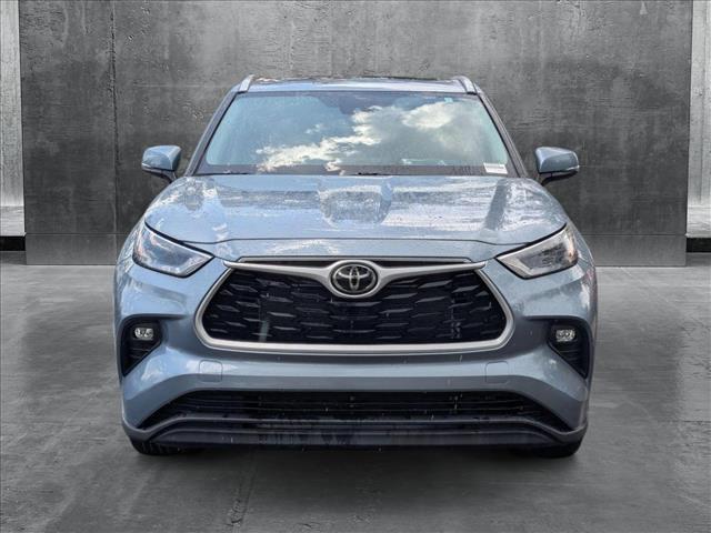 used 2023 Toyota Highlander car, priced at $39,620