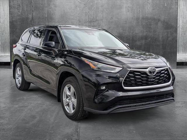 used 2022 Toyota Highlander car, priced at $32,549