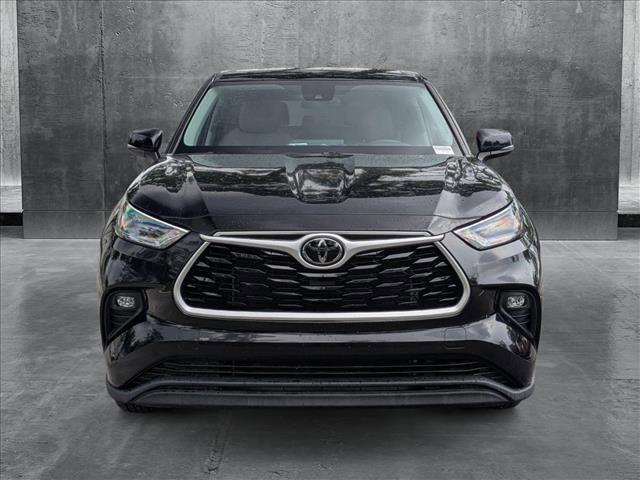 used 2022 Toyota Highlander car, priced at $32,549