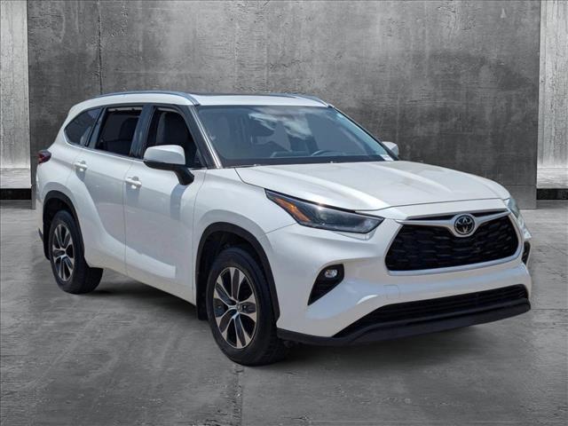 used 2021 Toyota Highlander car, priced at $34,494