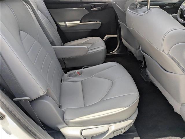 used 2021 Toyota Highlander car, priced at $34,494