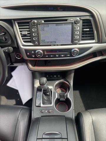 used 2018 Toyota Highlander car, priced at $24,988