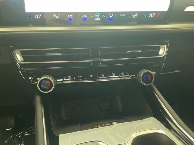 new 2025 Chevrolet Traverse car, priced at $44,990