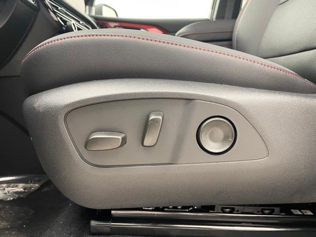 new 2025 Chevrolet Traverse car, priced at $50,090